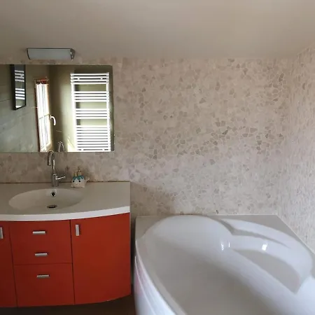 Maison Avec Jacuzzi & Jardin 6 Personnes *